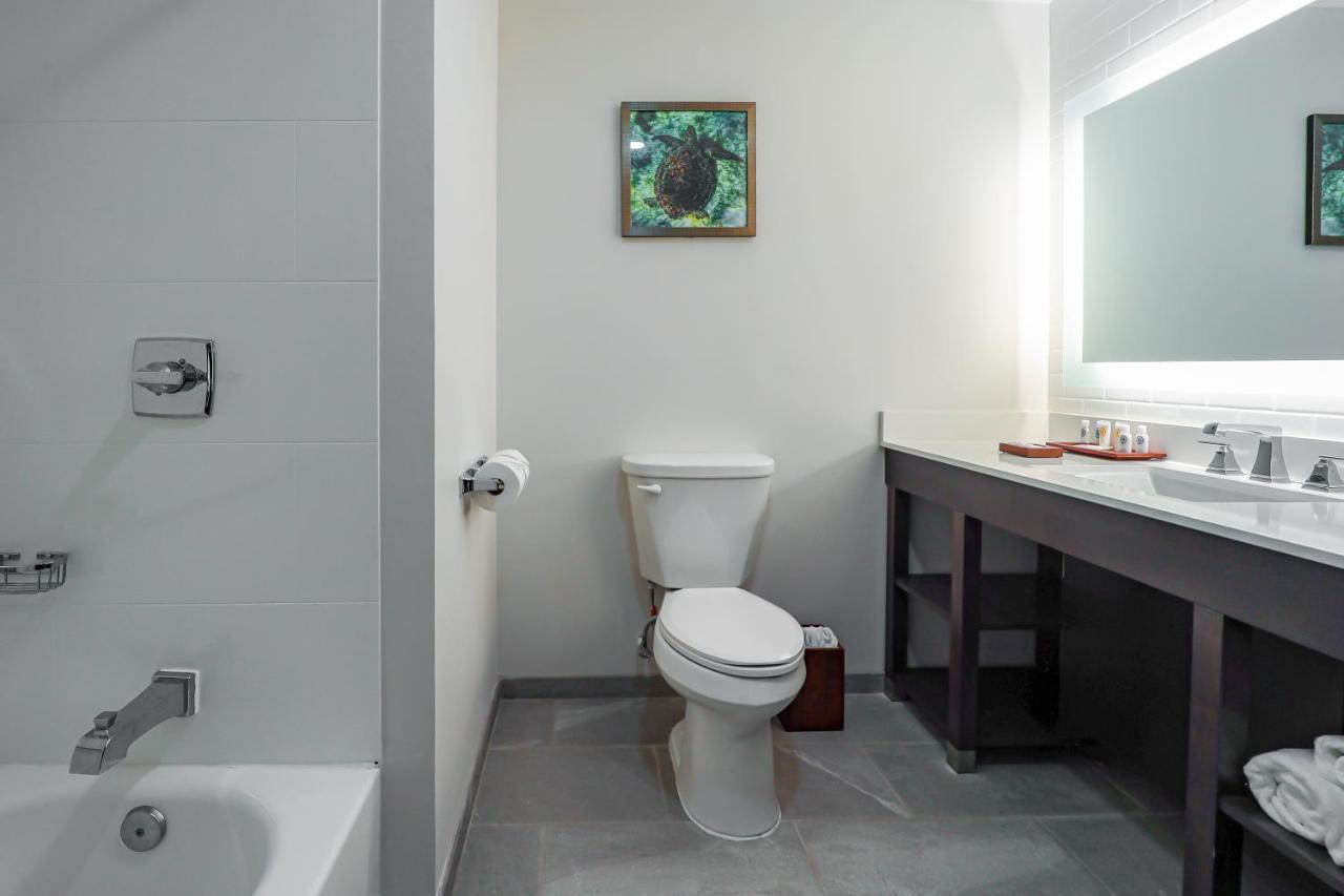 Comfort Inn & Suites Tobago Signal Hill Екстер'єр фото