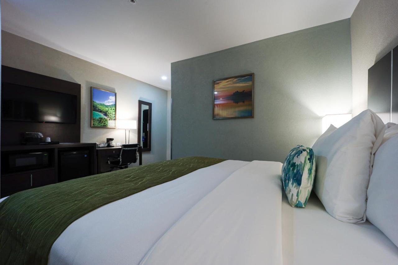 Comfort Inn & Suites Tobago Signal Hill Екстер'єр фото