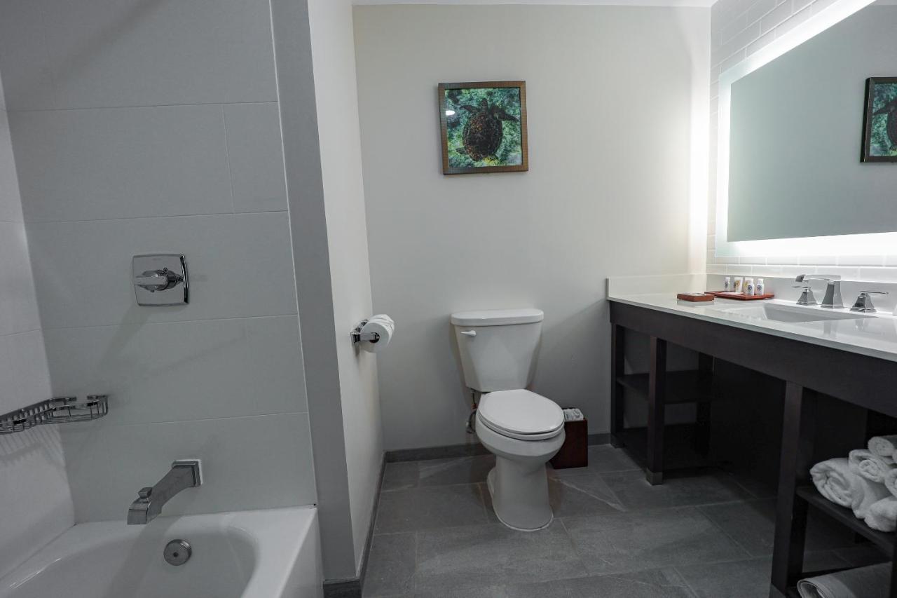 Comfort Inn & Suites Tobago Signal Hill Екстер'єр фото