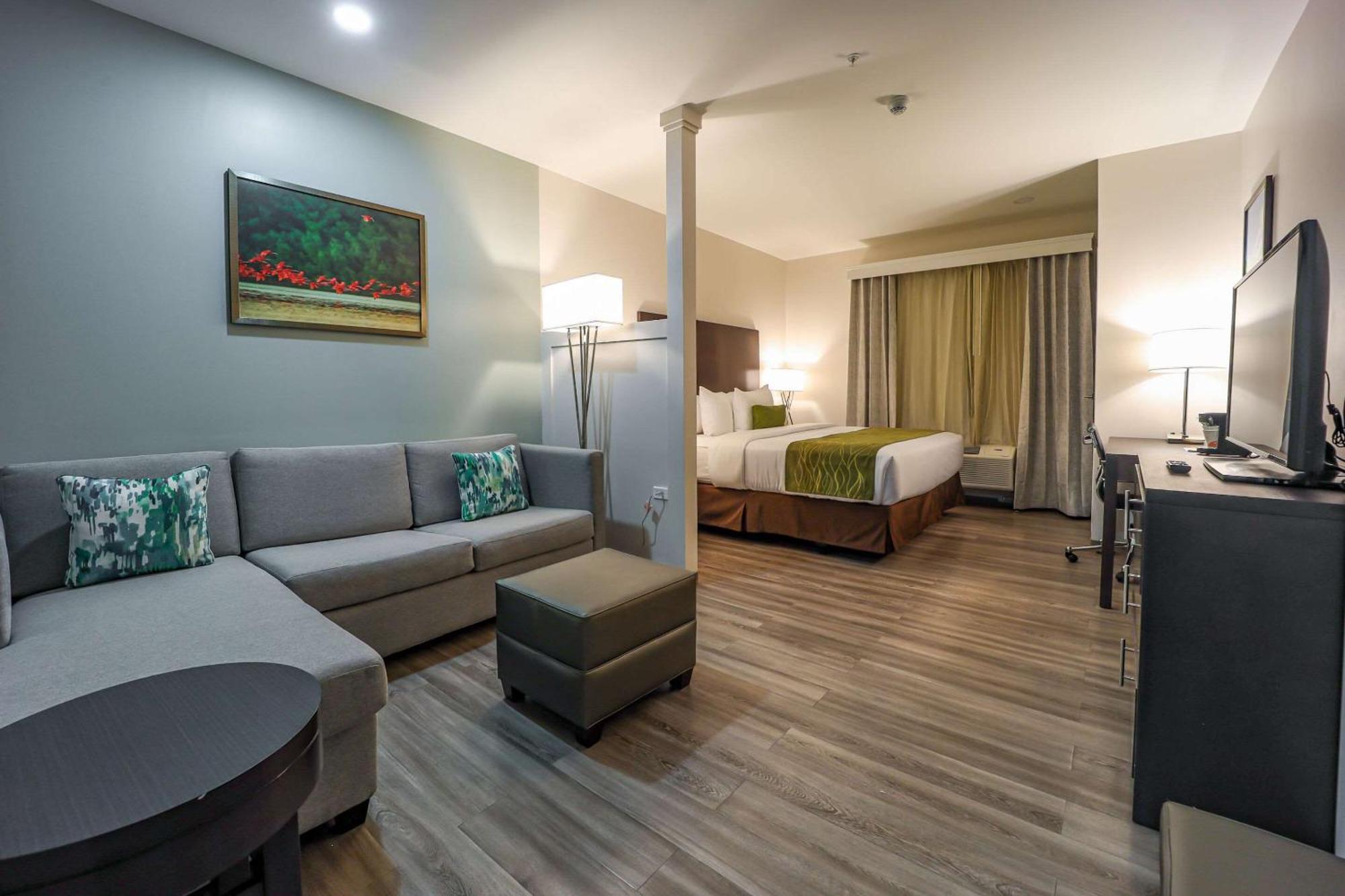 Comfort Inn & Suites Tobago Signal Hill Екстер'єр фото