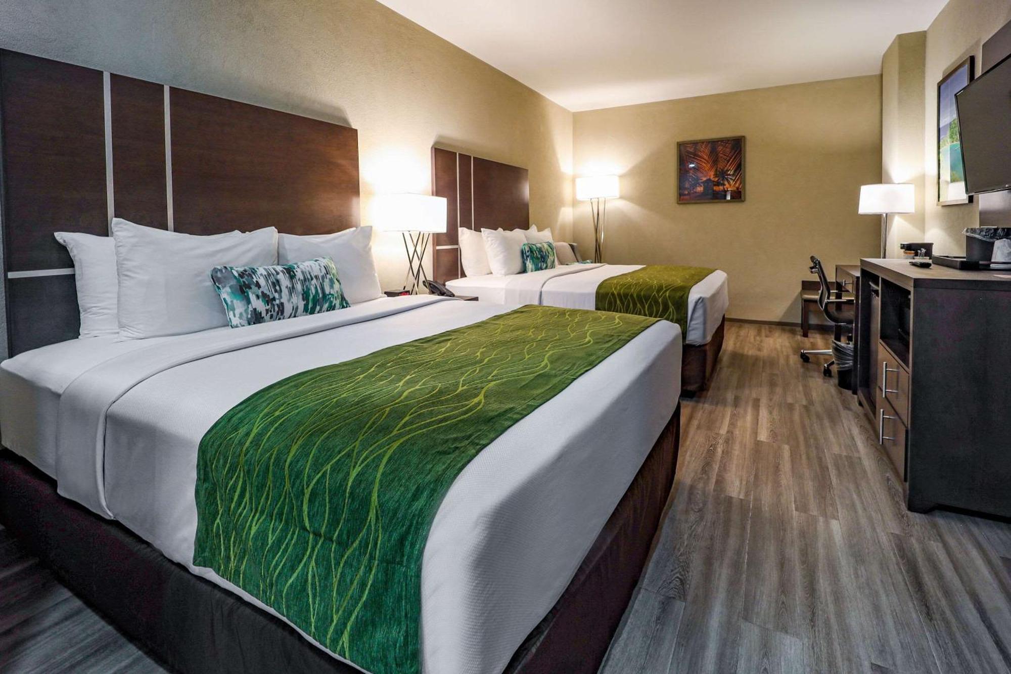 Comfort Inn & Suites Tobago Signal Hill Екстер'єр фото
