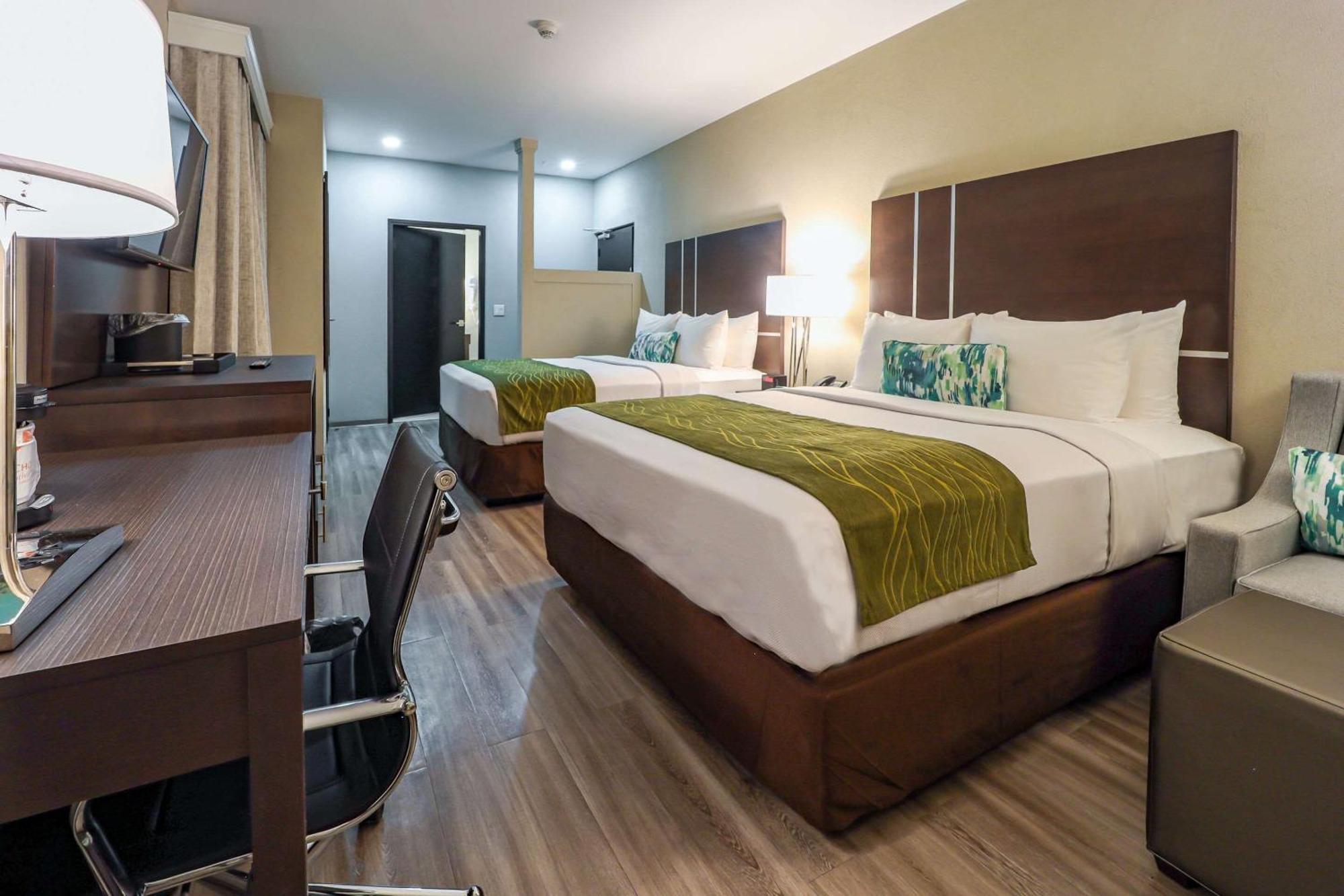 Comfort Inn & Suites Tobago Signal Hill Екстер'єр фото