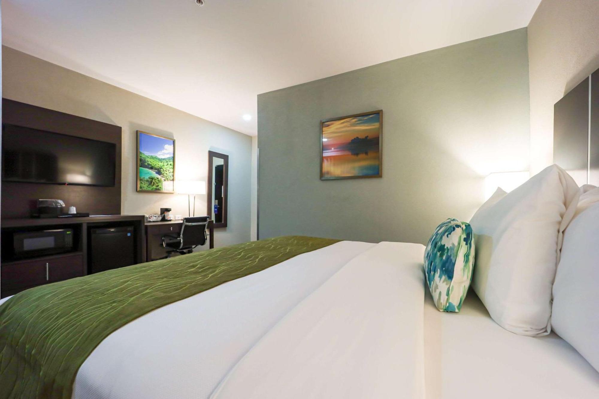 Comfort Inn & Suites Tobago Signal Hill Екстер'єр фото