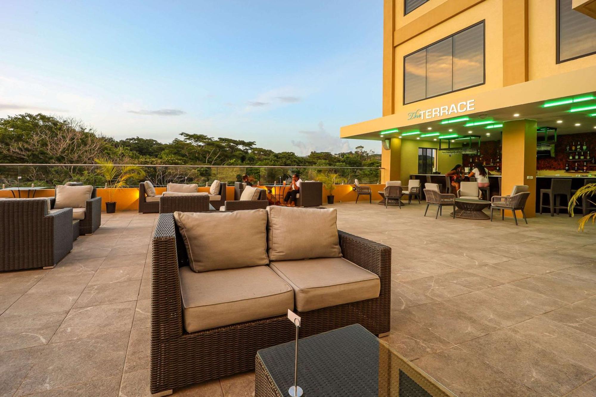 Comfort Inn & Suites Tobago Signal Hill Екстер'єр фото