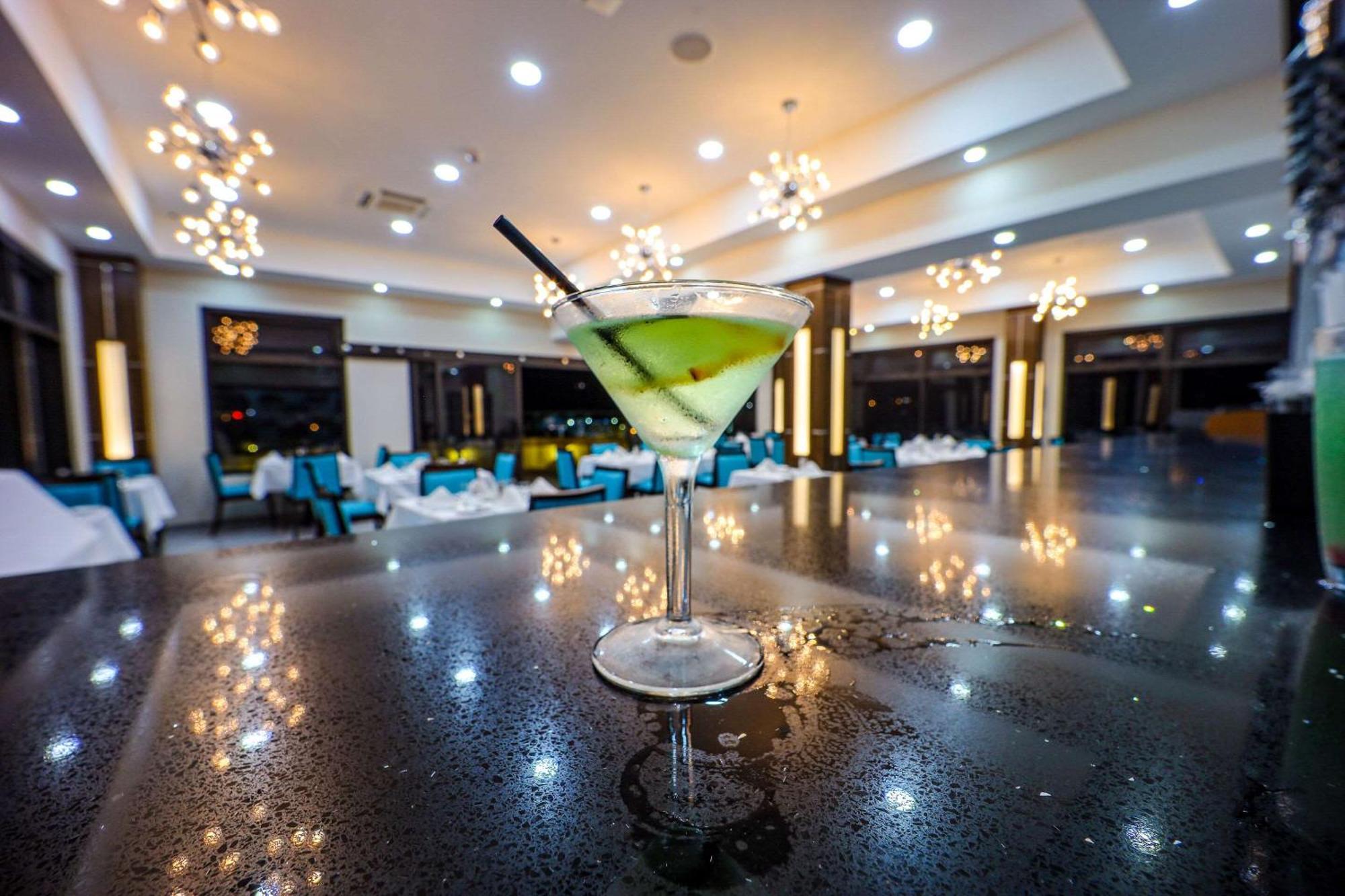 Comfort Inn & Suites Tobago Signal Hill Екстер'єр фото