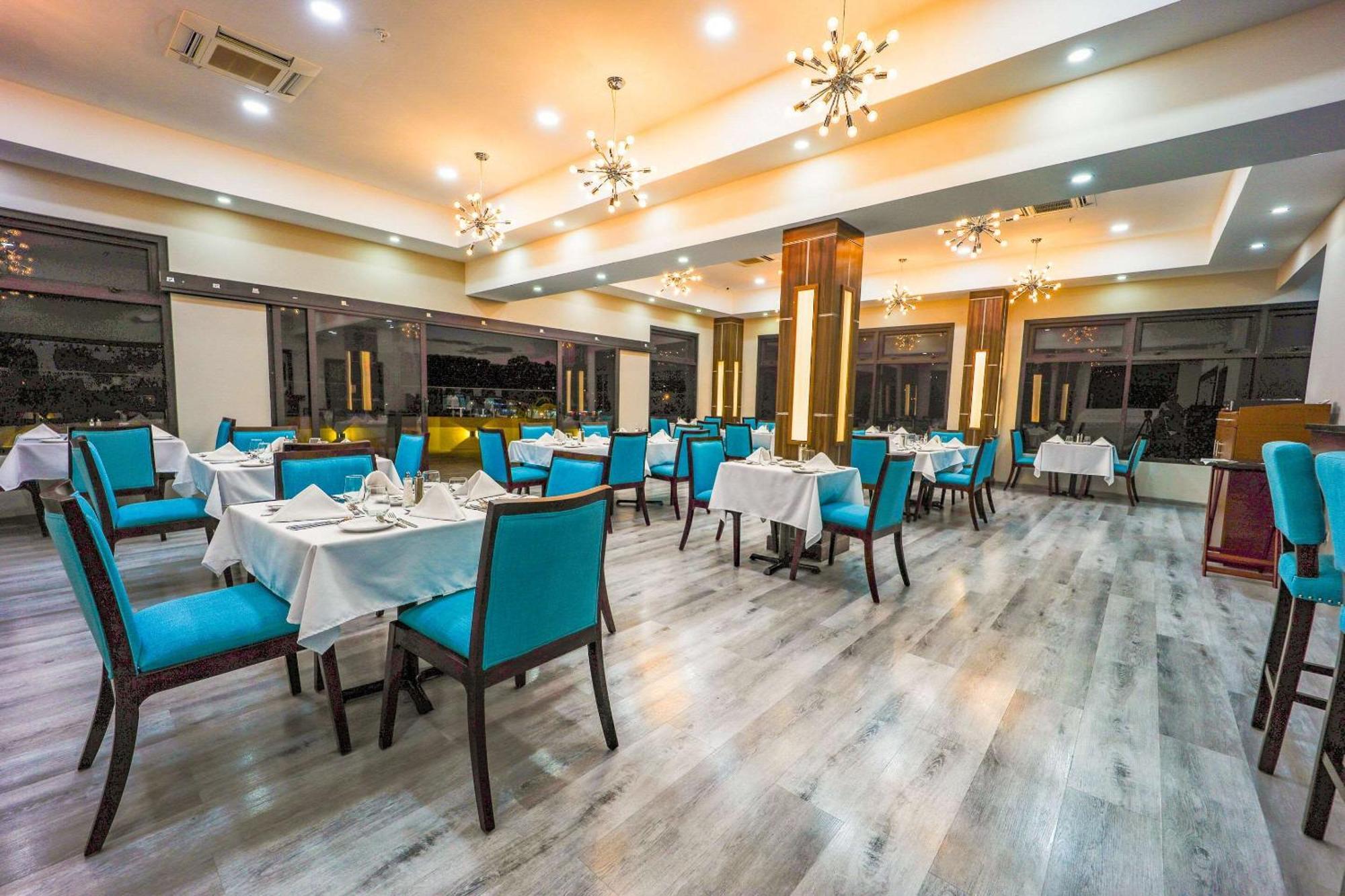 Comfort Inn & Suites Tobago Signal Hill Екстер'єр фото