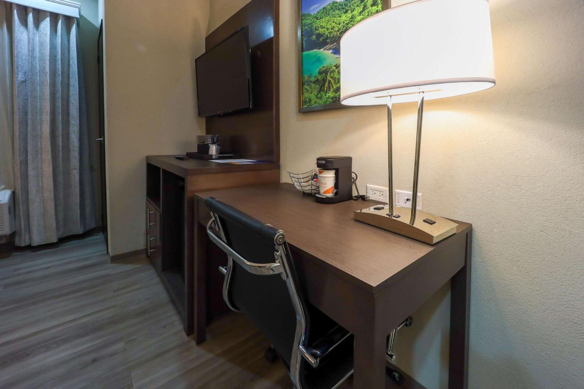 Comfort Inn & Suites Tobago Signal Hill Екстер'єр фото